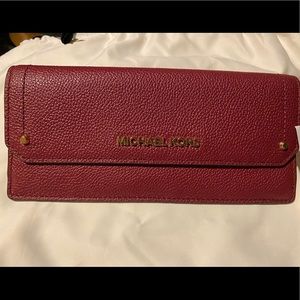 NWT. Michael Kors Flat Waller